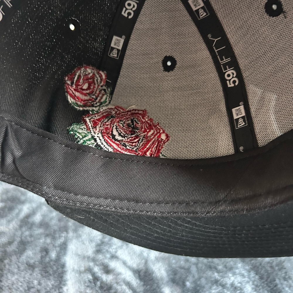 New York Yankees Fitted Roses - Picture 6 of 6